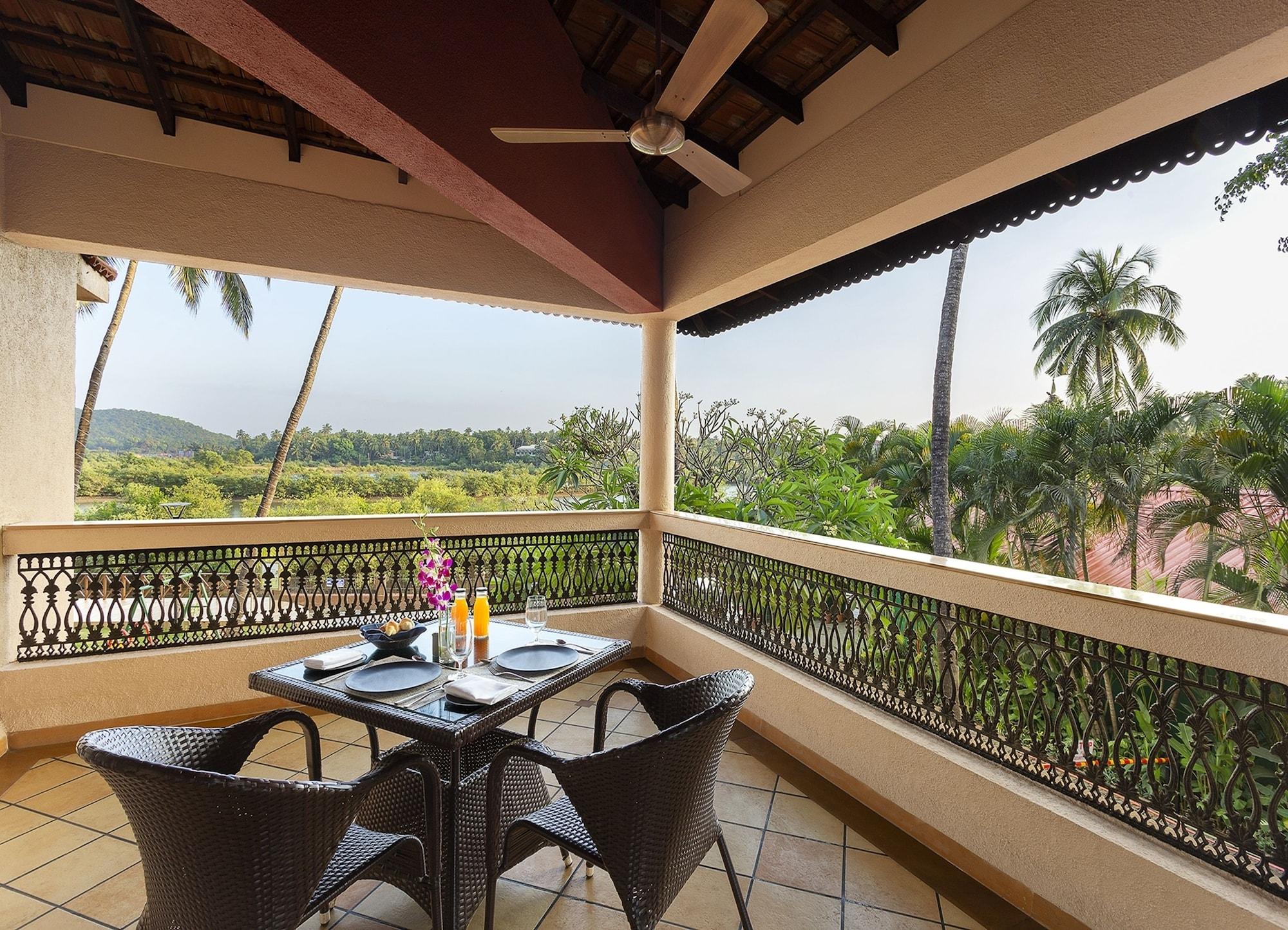 Lazy Lagoon, Baga A Lemon Tree Resort, Goa Exterior photo